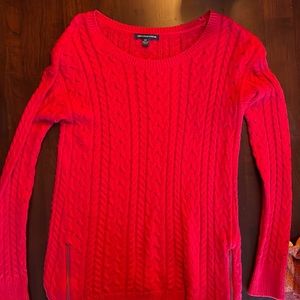 American eagle sweater, great condition. Zippers in front.